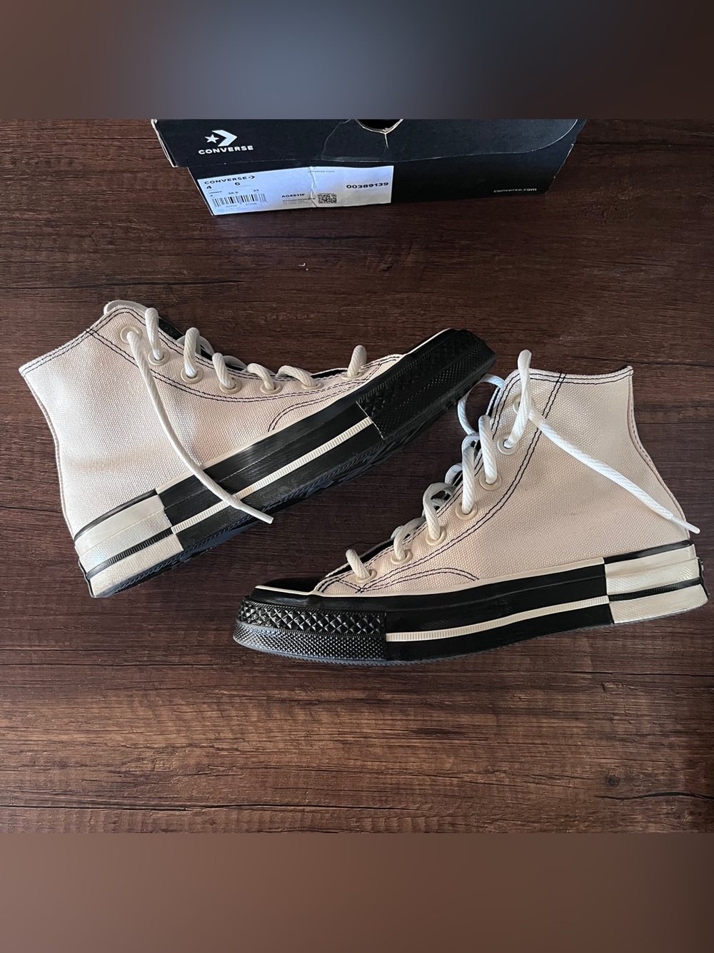 Converse High Top chuck taylors in Dunescape with Black sole women’s 6